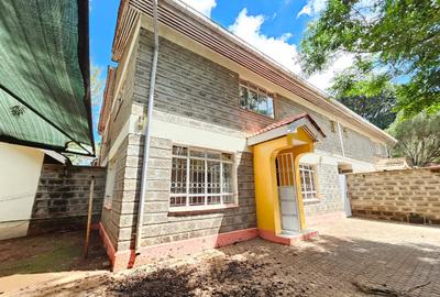 3,000 ft² Commercial Property with Service Charge Included in Lavington