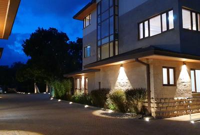 5 Bed Villa with En Suite in Lavington