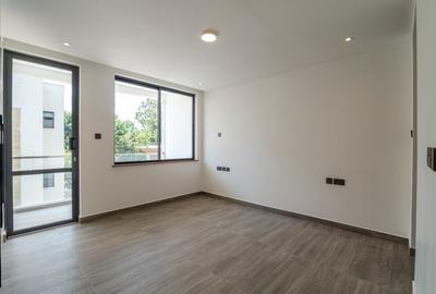 5 Bed Townhouse with En Suite at Lavington - 2