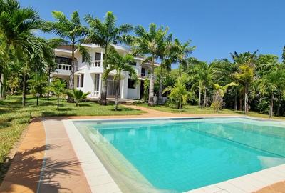 Serviced 4 Bed Apartment with En Suite in Nyali Area - 2