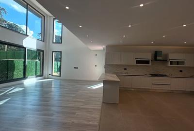 5 Bed Villa with En Suite in Lavington
