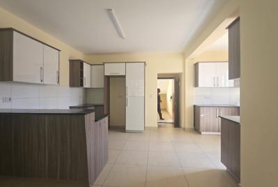 4 Bed Townhouse with En Suite in Kitisuru