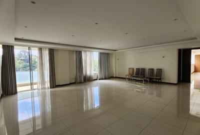 4 Bed Apartment with En Suite at General Mathenge