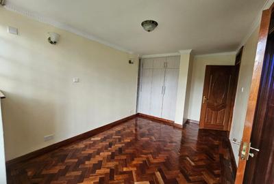 5 Bed House with En Suite in Lavington