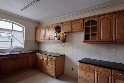 3 Bed Apartment with En Suite in Riverside