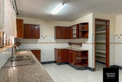 4 Bed Townhouse with En Suite in Lavington