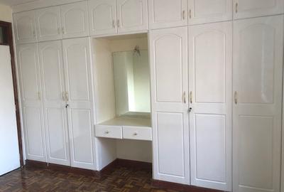 Serviced 2 Bed Apartment with En Suite at Argwings Khodeck Road - 3