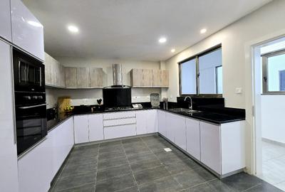 4 Bed Apartment with Swimming Pool in Kileleshwa - 4