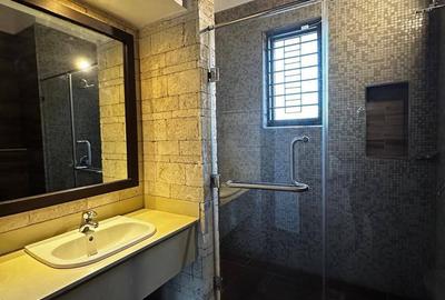 5 Bed Townhouse with En Suite in Runda