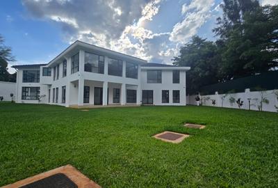 6 Bed House with En Suite in Runda