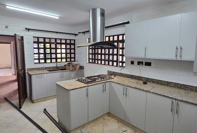 4 Bed Townhouse with En Suite at Lavington Green - 4