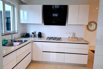 Furnished 2 Bed Apartment with En Suite in Rhapta Road