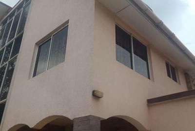 5 Bed Townhouse with En Suite in Spring Valley