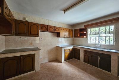 5 Bed Villa with En Suite in Lavington - 4
