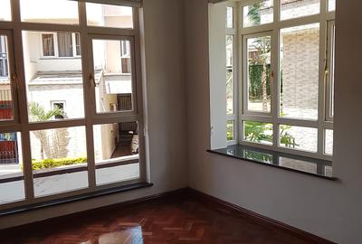 5 Bed Townhouse with En Suite in Lavington - 2