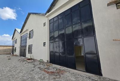 5,000 ft² Warehouse with Parking in Mlolongo
