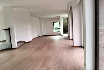 5 Bed Townhouse with En Suite in Lavington