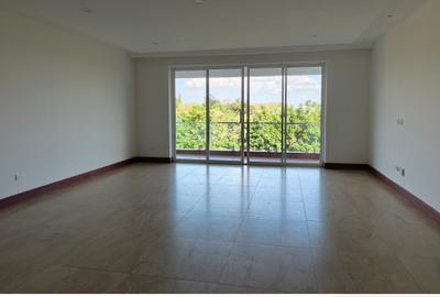 3 Bed Apartment with En Suite in Parklands