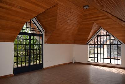 5 Bed Townhouse with En Suite in Lavington - 3