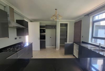 4 Bed Townhouse with En Suite in Runda - 2