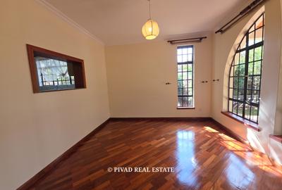 4 Bed Townhouse with Garden in Lavington - 4