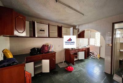 4 Bed House with En Suite in Lavington - 4