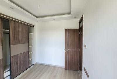 1 Bed Apartment with En Suite at Westlands Road - 3