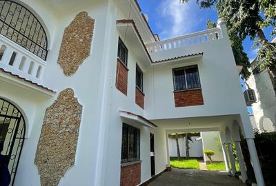 4 Bed Villa with En Suite in Nyali Area