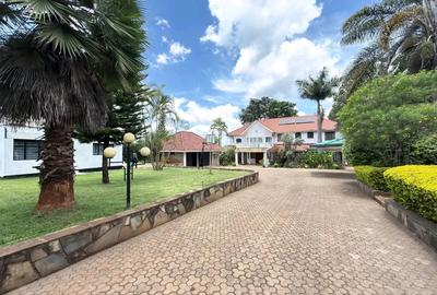 5 Bed House with En Suite in Nyari