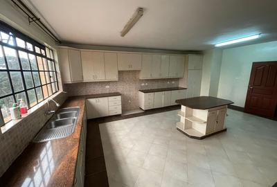 3 Bed Apartment with En Suite in Westlands Area - 3