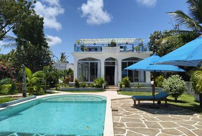 3 Bed Villa with En Suite at Casuarina