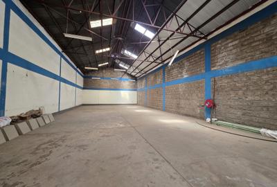 4,500 ft² Warehouse with Parking in Industrial Area - 4