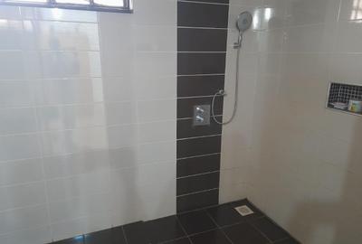 7 Bed House with En Suite in Runda