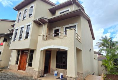5 Bed Townhouse with En Suite at Lavington Green
