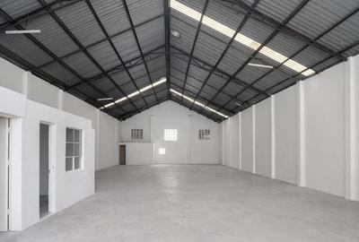 5,998 ft² Warehouse with Parking in Industrial Area - 2