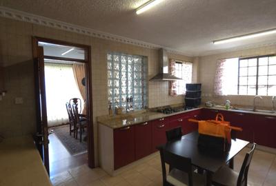 Serviced 5 Bed Apartment with En Suite in Lavington