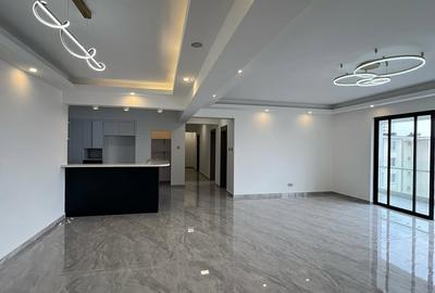 4 Bed Apartment with En Suite at Valley Arcade - 2