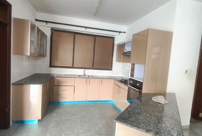 3 Bed Apartment with En Suite at Parklands - 2