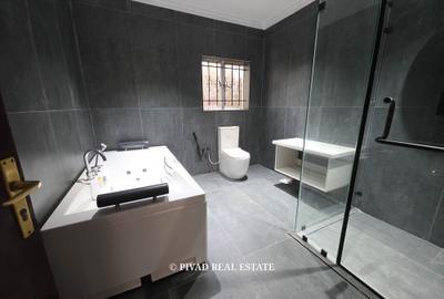 4 Bed House with Garden in Rosslyn - 3