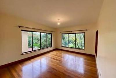 5 Bed Townhouse with En Suite in Kitisuru