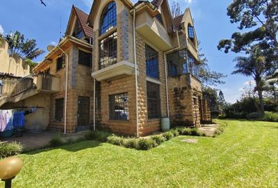 5 Bed Townhouse with En Suite in Lavington - 2