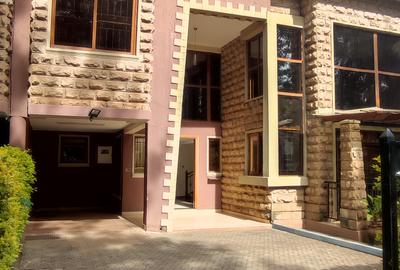 5 Bed House with En Suite in Lavington