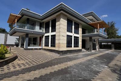 5 Bed House with En Suite in Runda - 2