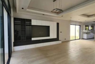 5 Bed Townhouse with En Suite in Lavington - 2