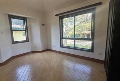 4 Bed Villa with En Suite at Kyuna Close - 4