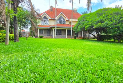 5 Bed House with En Suite in Runda - 2