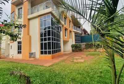 5 Bed House with En Suite in Lavington - 2