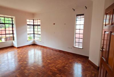 5 Bed Townhouse with En Suite at Lavington Road - 3