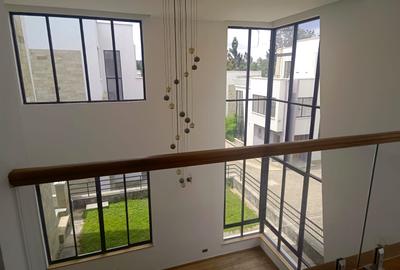 5 Bed Villa with En Suite in Lavington