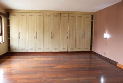 3 Bed Apartment with En Suite in Parklands